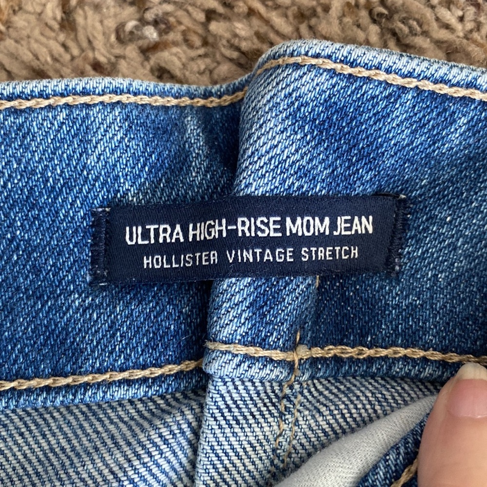 Hollister ultra high rise mom jeans - Picture 4 of 5